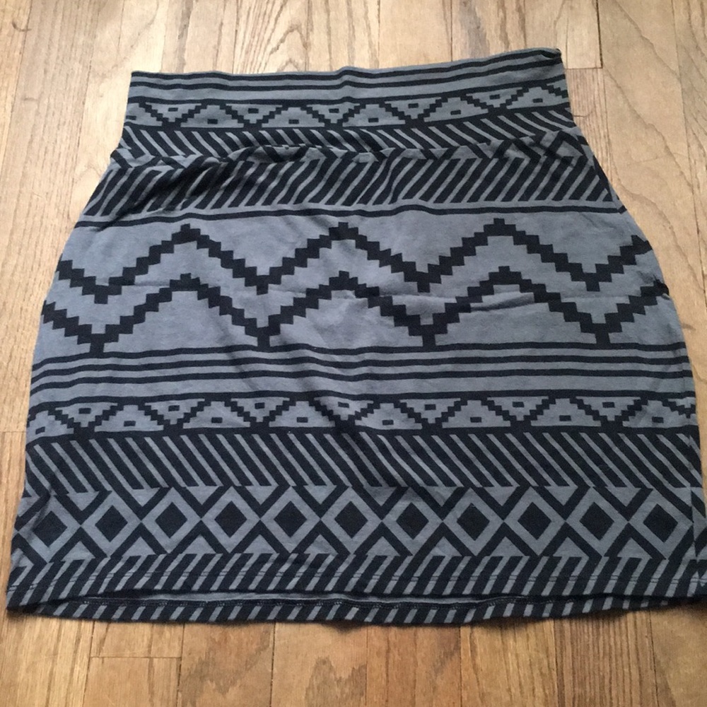 LIKE NEW VS PINK tribal skirt